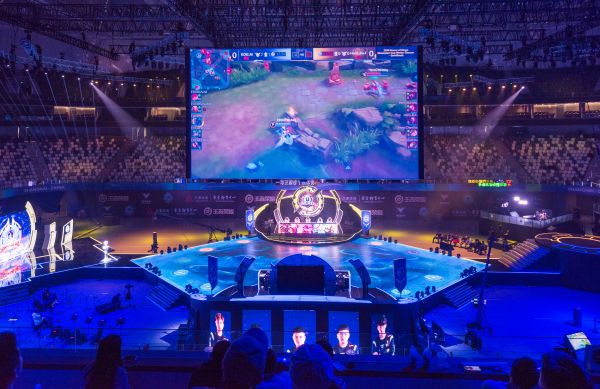 斯的兴趣浓 斯的兴趣浓